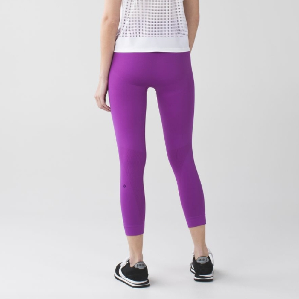 Lululemon Zone In Crop- Size 4 or 6 - *flaws* - Picture 3 of 16
